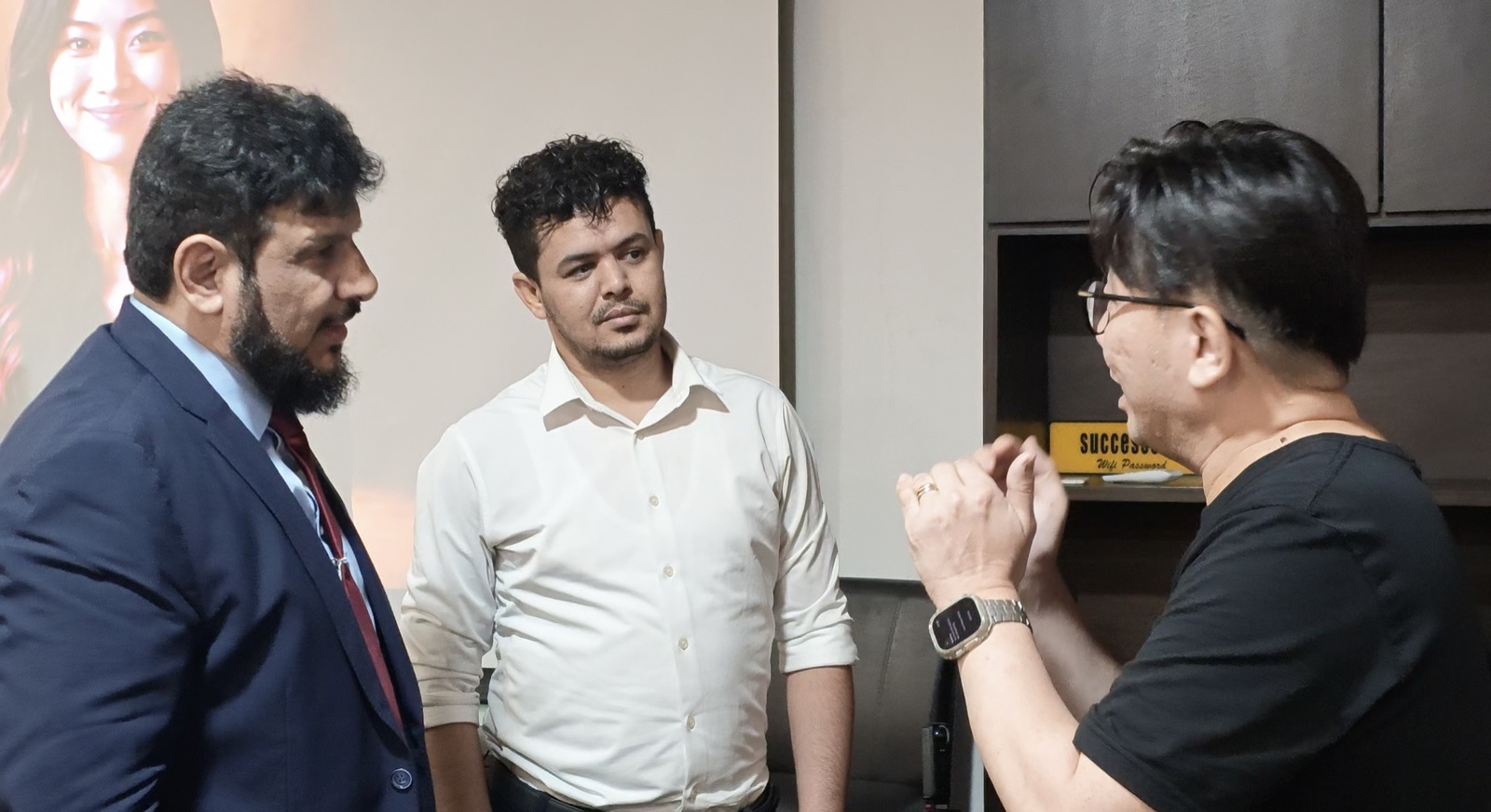 Han Yong discussing AI video workflows with event participants